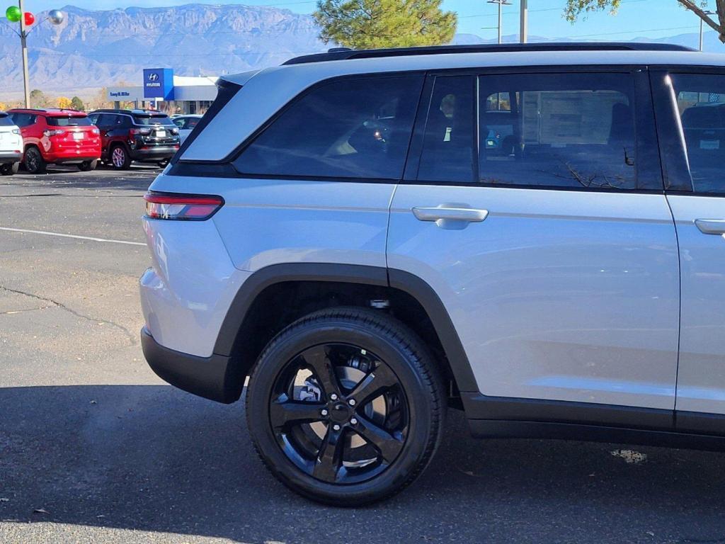new 2024 Jeep Grand Cherokee car, priced at $61,439