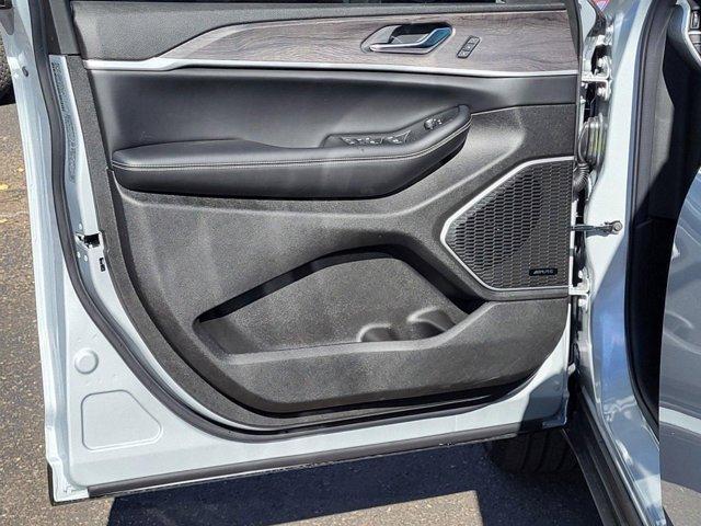 new 2024 Jeep Grand Cherokee car, priced at $58,303