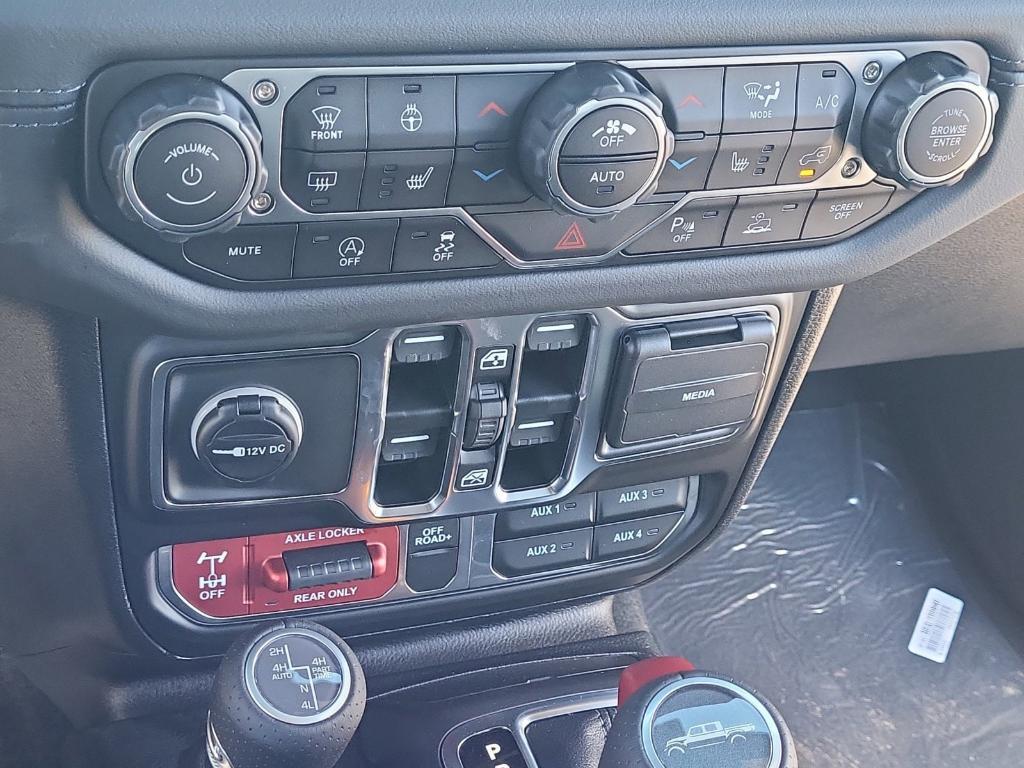 new 2025 Jeep Gladiator car, priced at $58,306