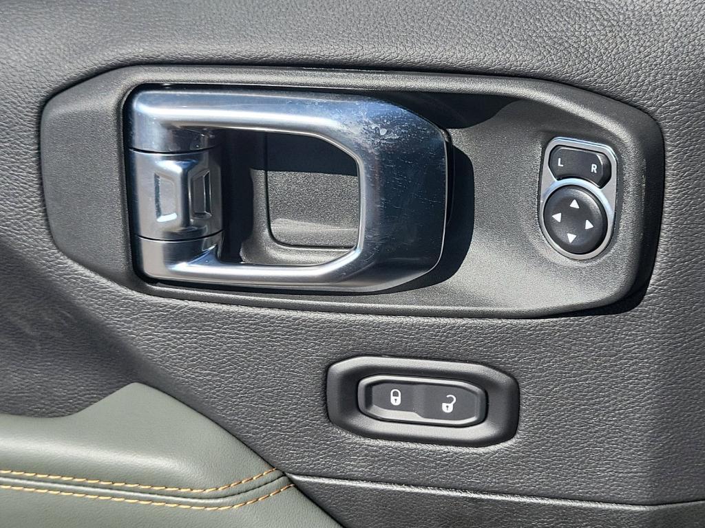 new 2025 Jeep Gladiator car, priced at $58,306