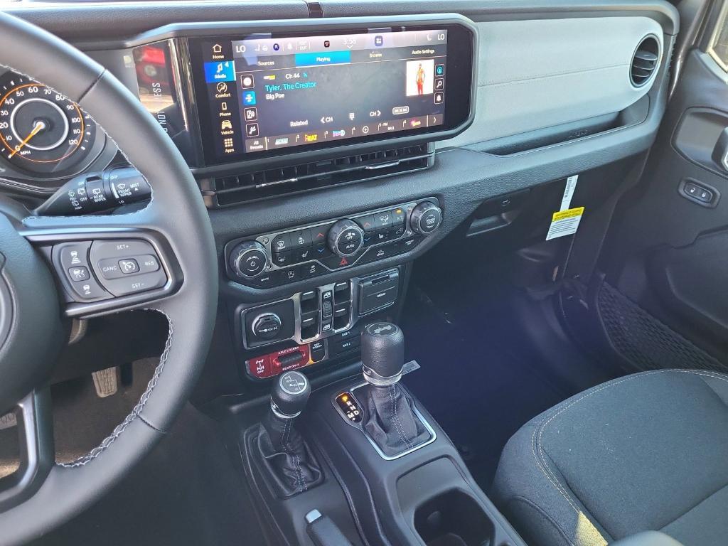 new 2025 Jeep Wrangler car, priced at $46,371