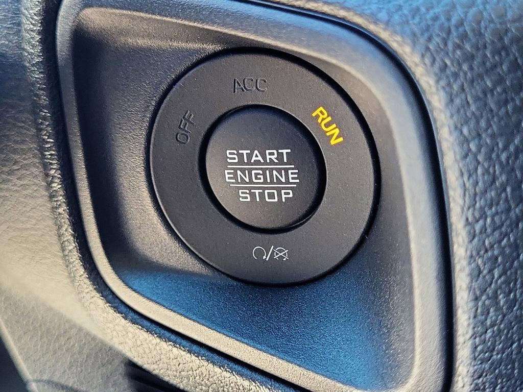 new 2025 Jeep Wrangler car, priced at $46,371