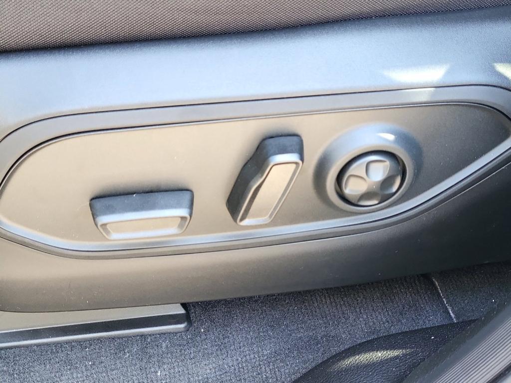 new 2025 Jeep Grand Cherokee car, priced at $37,096