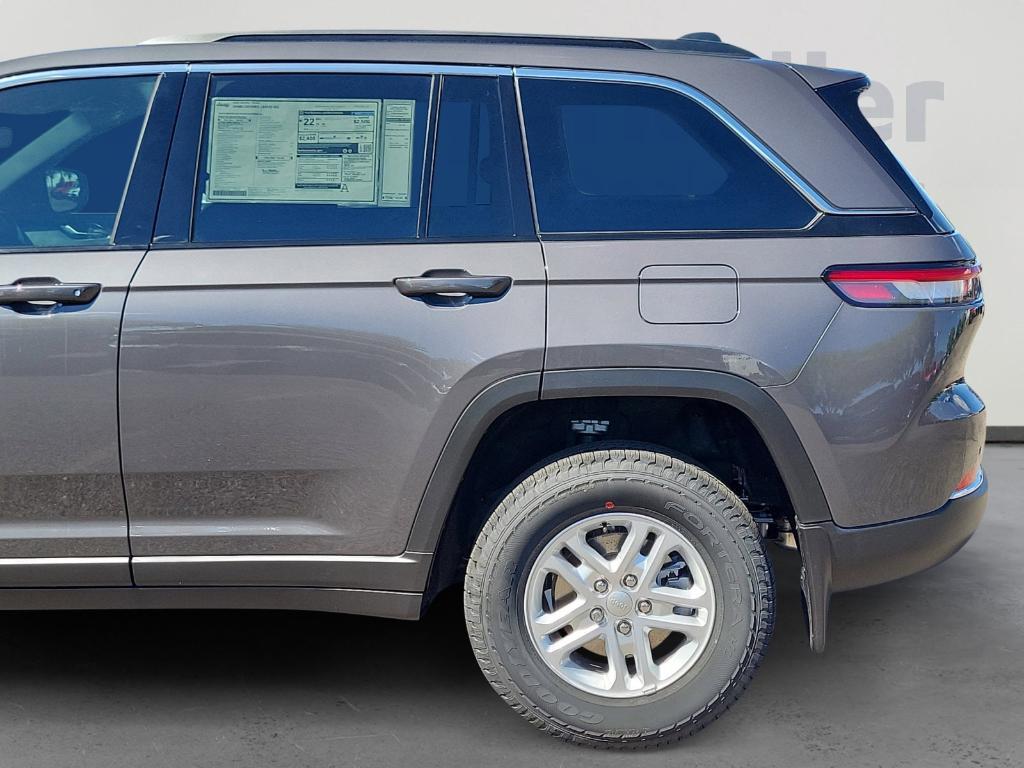 new 2025 Jeep Grand Cherokee car, priced at $37,096