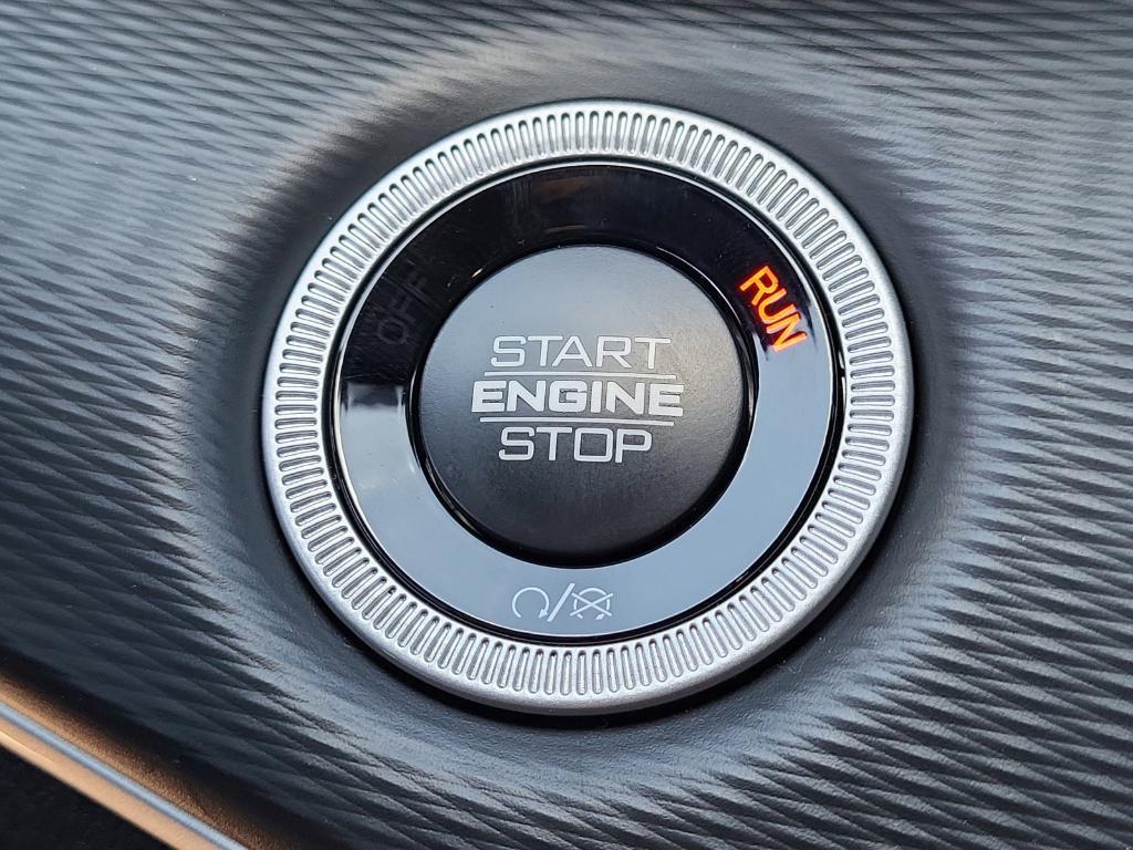 new 2025 Jeep Grand Cherokee car, priced at $37,096