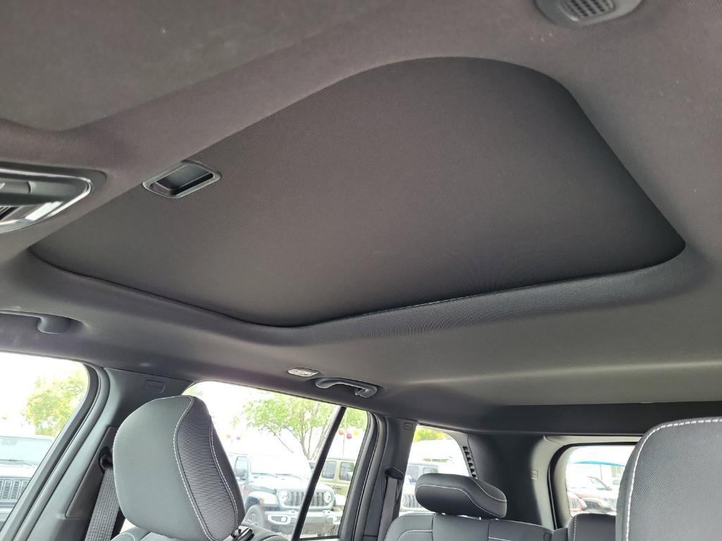 used 2025 Jeep Grand Cherokee car, priced at $41,292