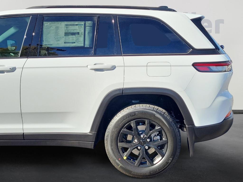 new 2025 Jeep Grand Cherokee car, priced at $42,601