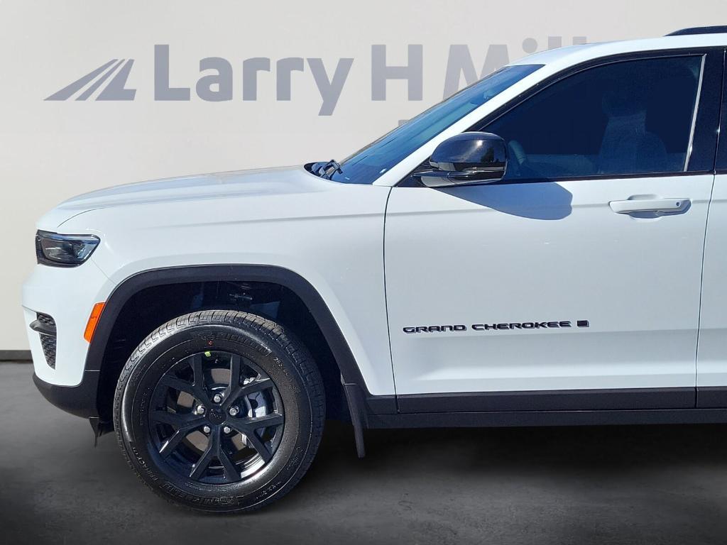 new 2025 Jeep Grand Cherokee car, priced at $42,601