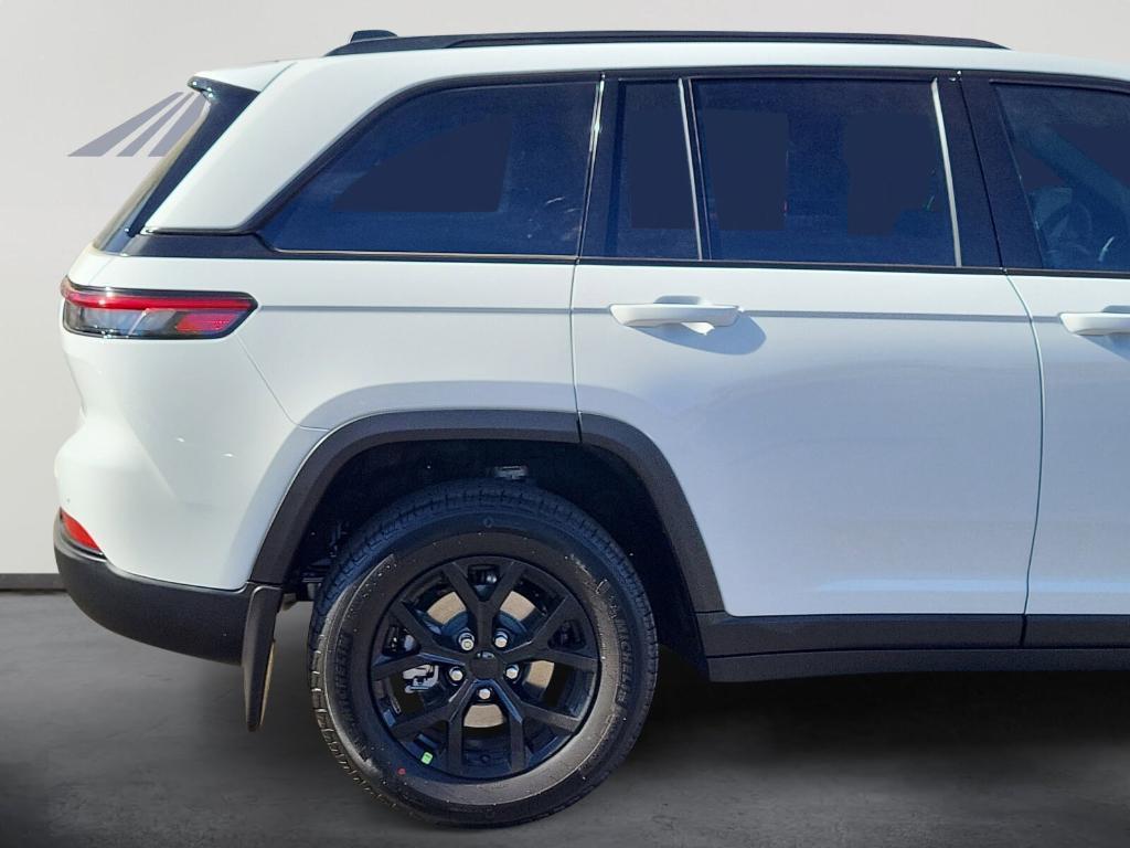 new 2025 Jeep Grand Cherokee car, priced at $42,601