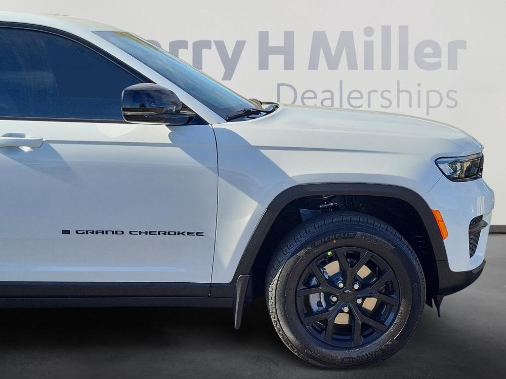 new 2025 Jeep Grand Cherokee car, priced at $42,601