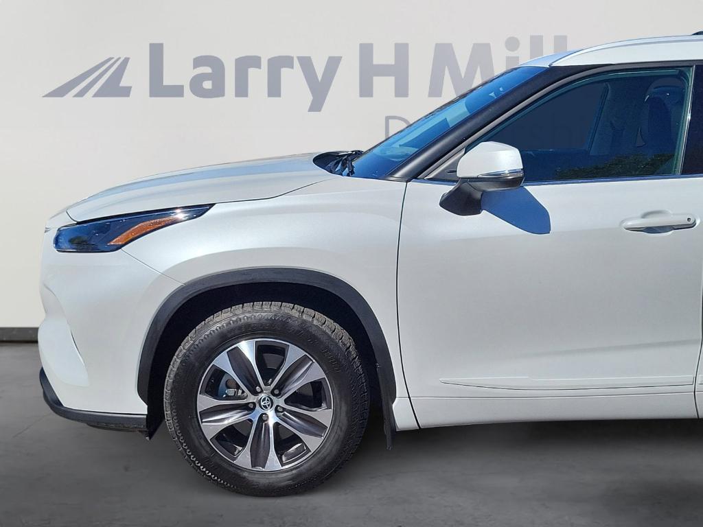 used 2022 Toyota Highlander car, priced at $33,995