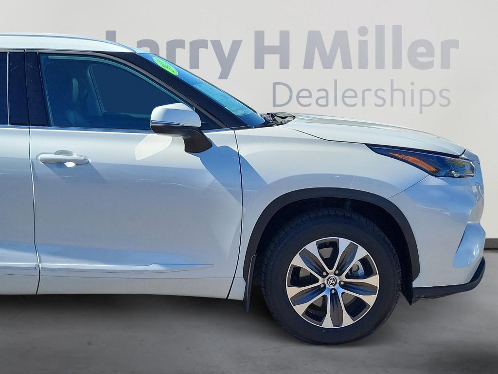 used 2022 Toyota Highlander car, priced at $33,995