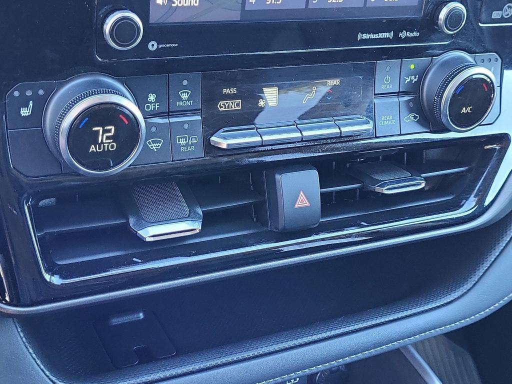 used 2022 Toyota Highlander car, priced at $33,995