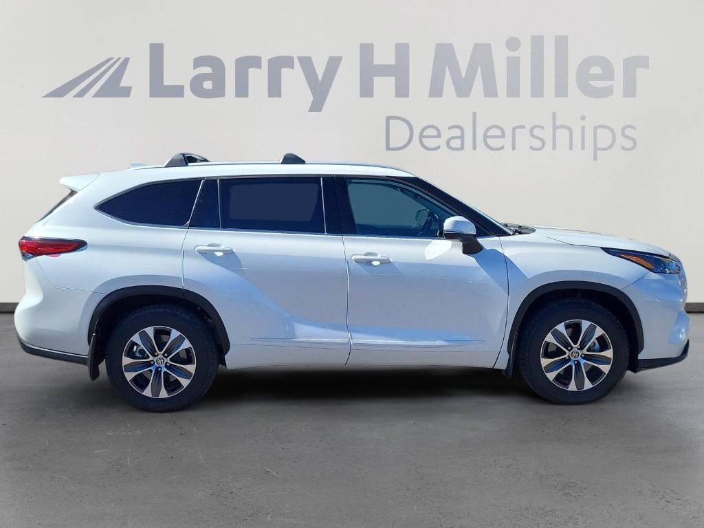 used 2022 Toyota Highlander car, priced at $33,995