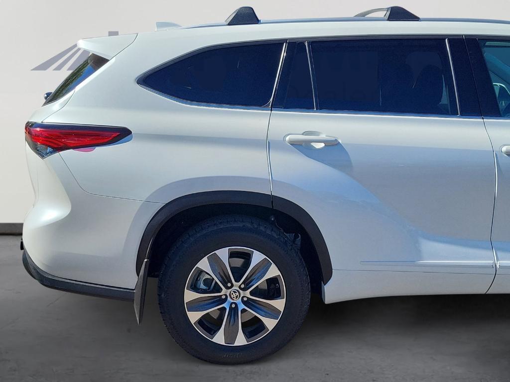used 2022 Toyota Highlander car, priced at $33,995