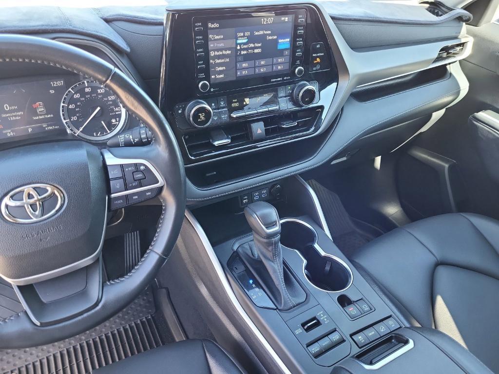 used 2022 Toyota Highlander car, priced at $33,995