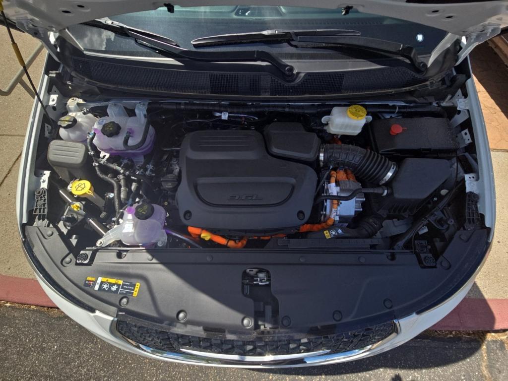 new 2025 Chrysler Pacifica Hybrid car, priced at $49,377