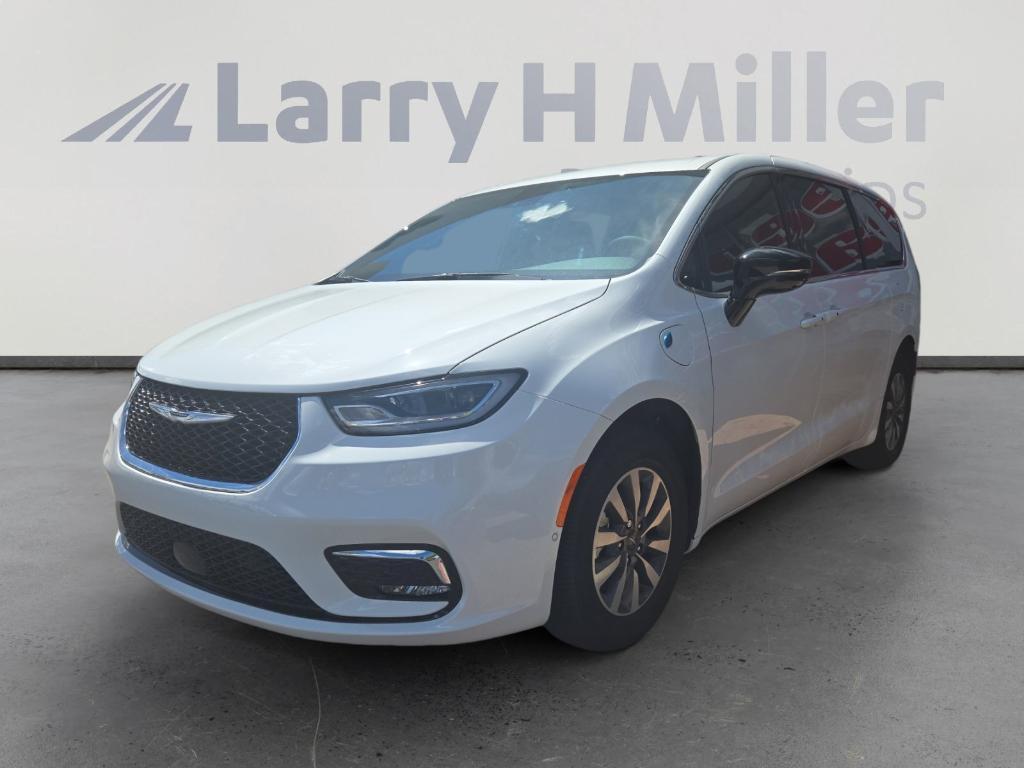 new 2025 Chrysler Pacifica Hybrid car, priced at $49,377