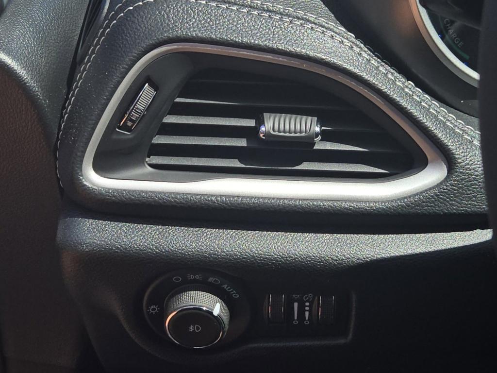 new 2025 Chrysler Pacifica Hybrid car, priced at $49,627