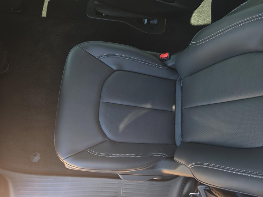 new 2025 Chrysler Pacifica Hybrid car, priced at $49,627