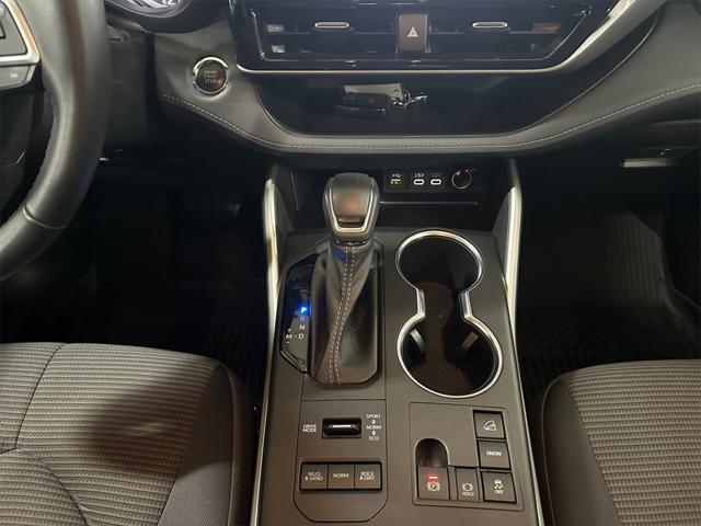 used 2023 Toyota Highlander car, priced at $36,499