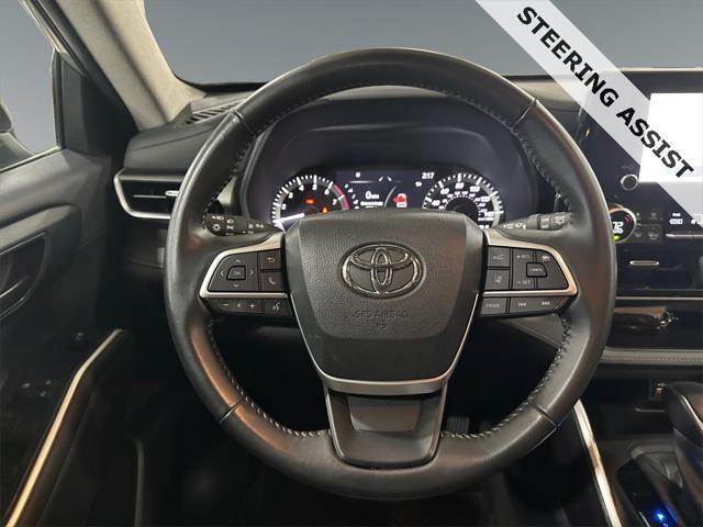 used 2023 Toyota Highlander car, priced at $36,999