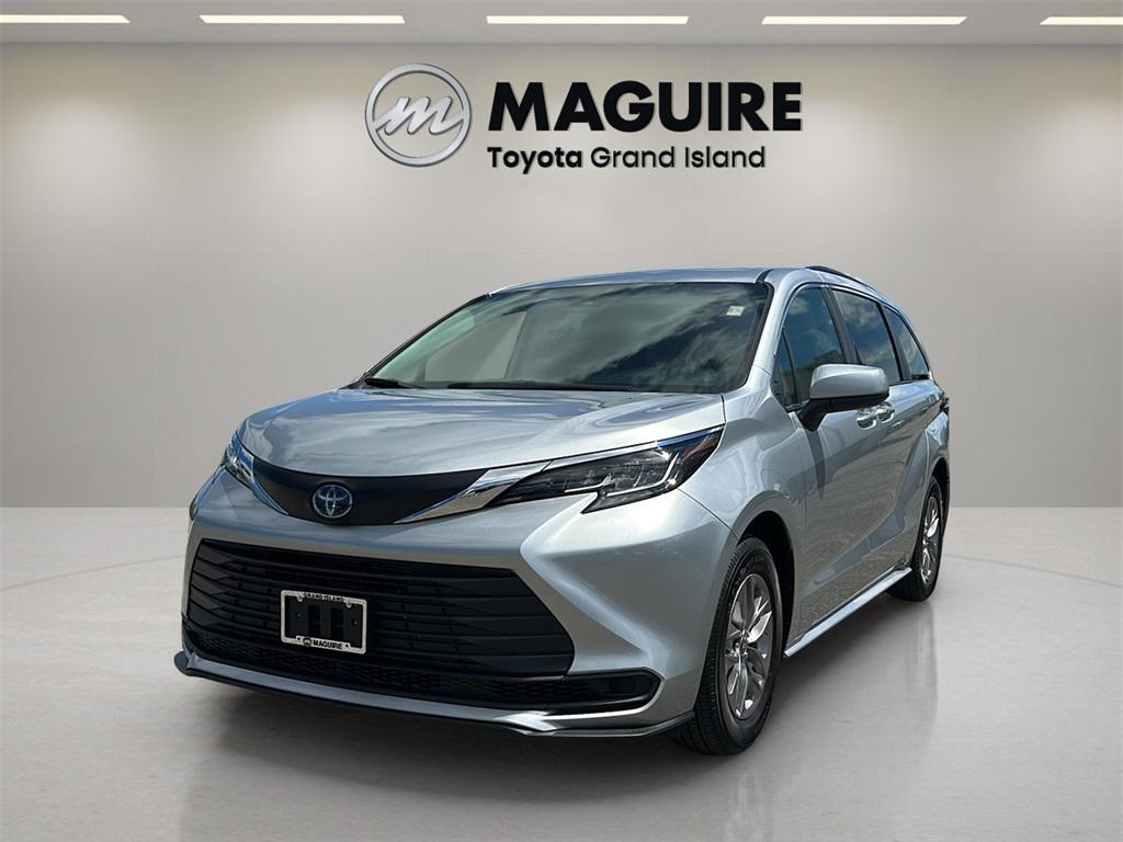 used 2023 Toyota Sienna car, priced at $40,999