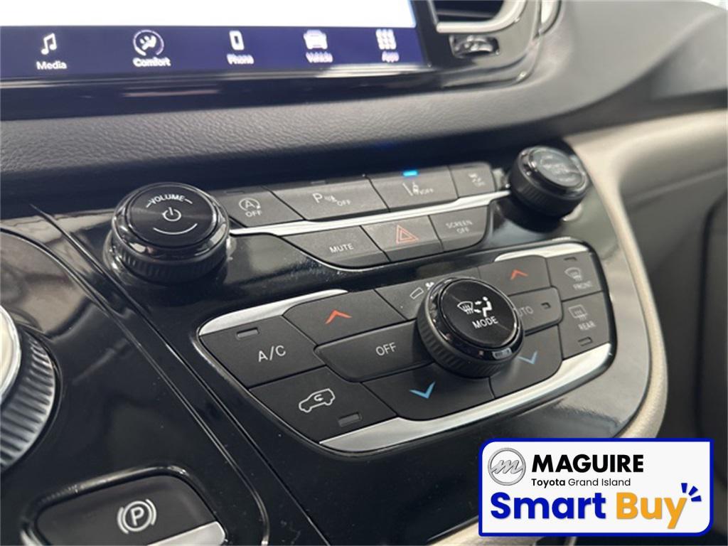 used 2023 Chrysler Pacifica car, priced at $24,999