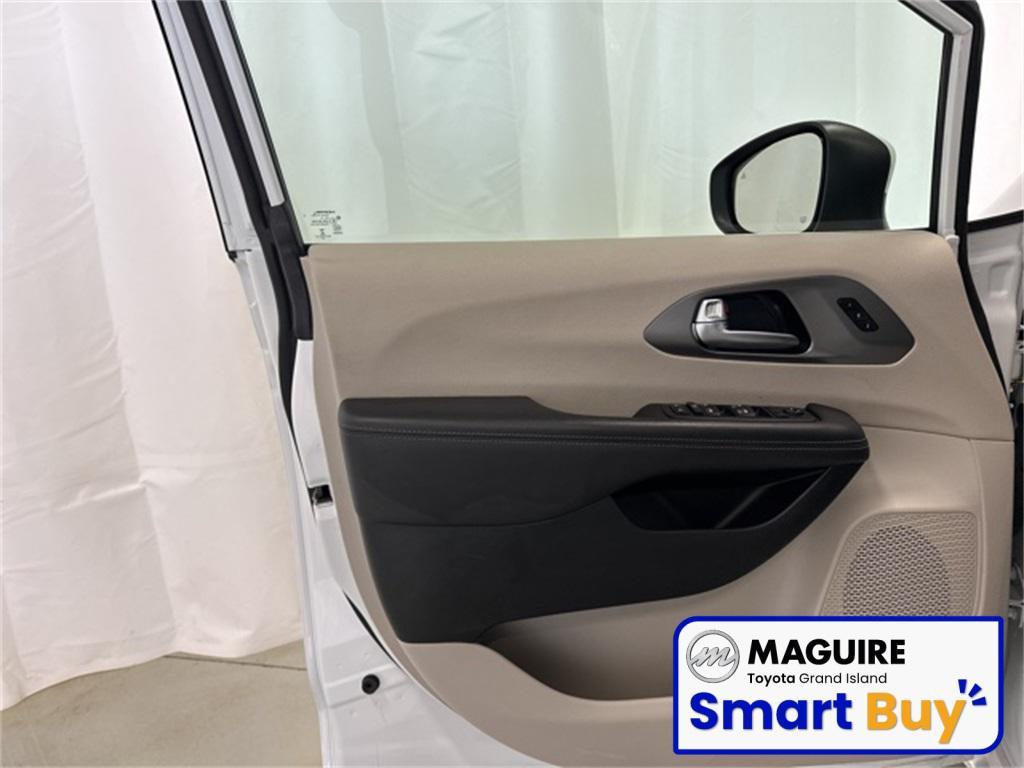 used 2023 Chrysler Pacifica car, priced at $24,999