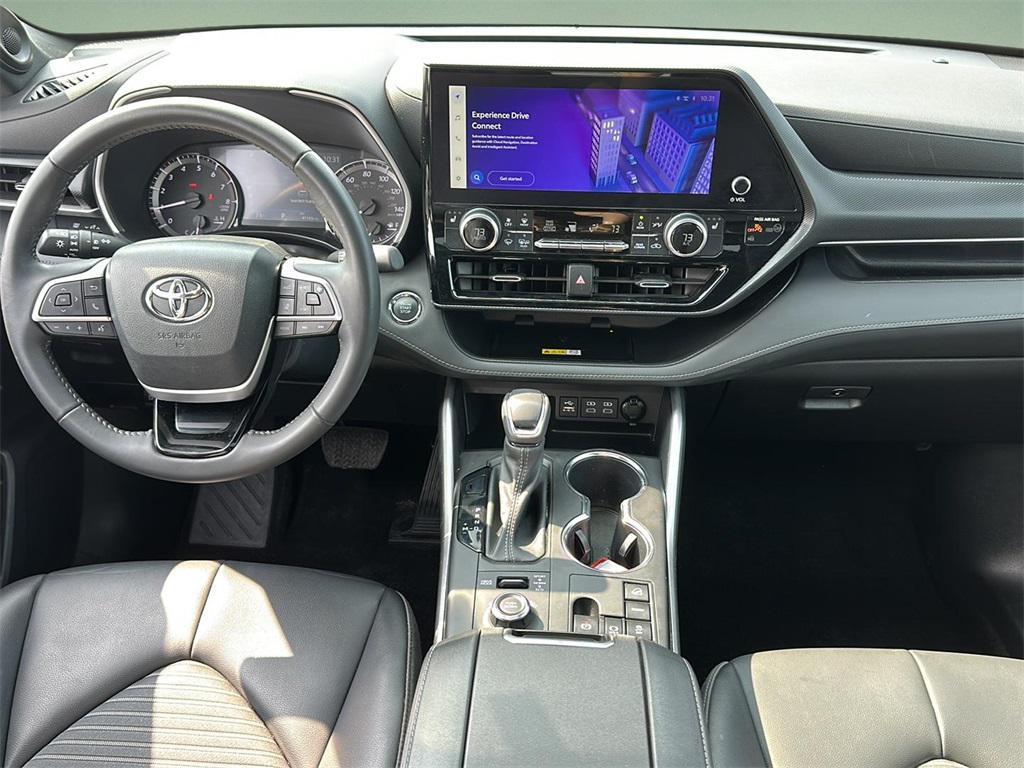used 2023 Toyota Highlander car, priced at $39,999