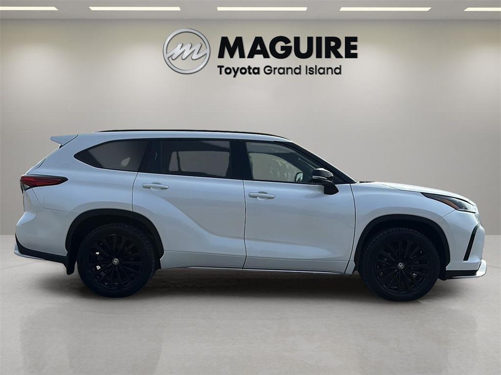 used 2023 Toyota Highlander car, priced at $39,999