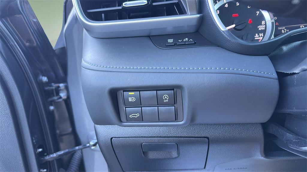 used 2023 Toyota Highlander car, priced at $36,999