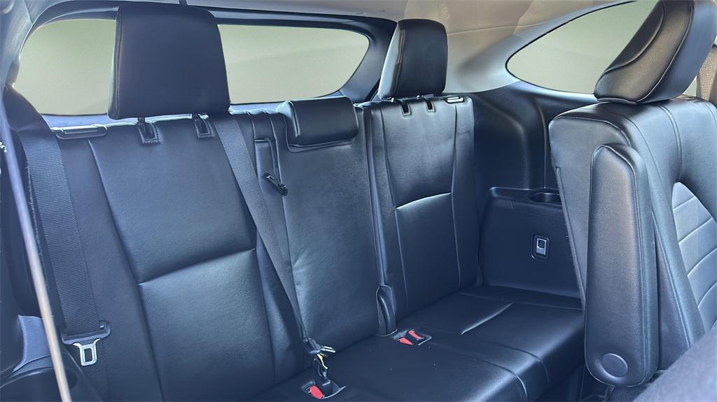 used 2023 Toyota Highlander car, priced at $36,999