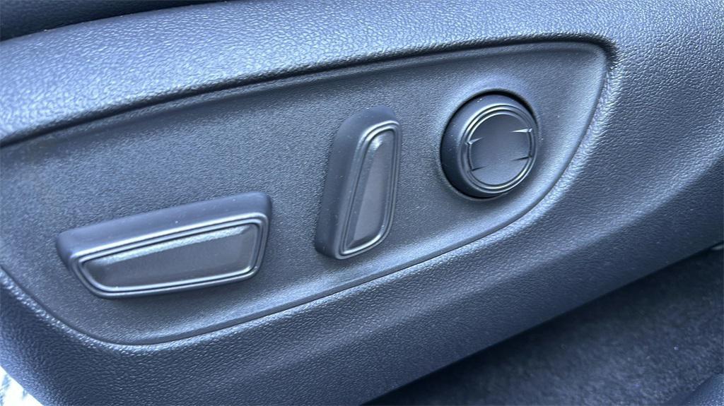 used 2023 Toyota Highlander car, priced at $36,999