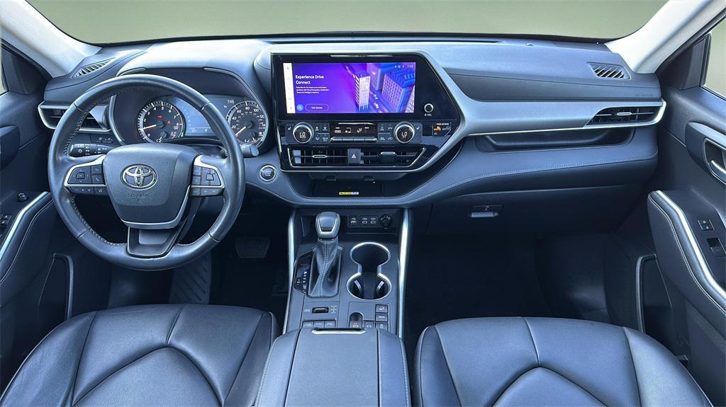 used 2023 Toyota Highlander car, priced at $36,999