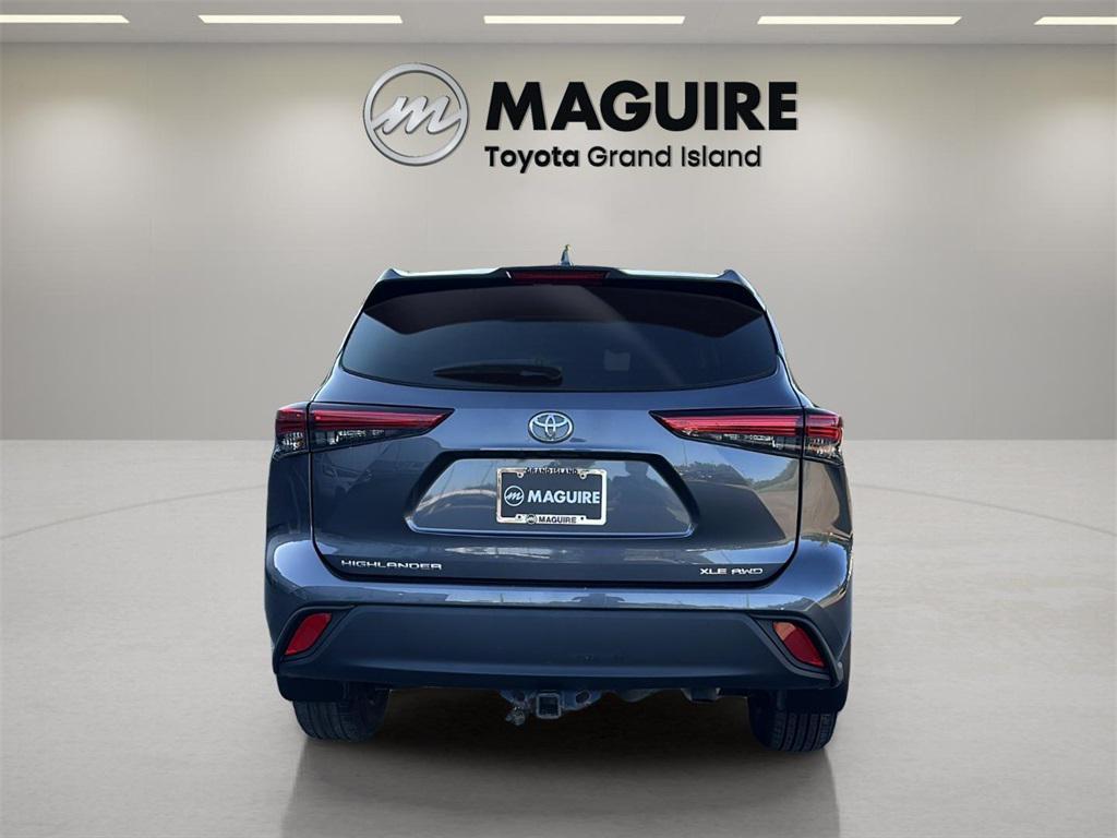 used 2023 Toyota Highlander car, priced at $36,999