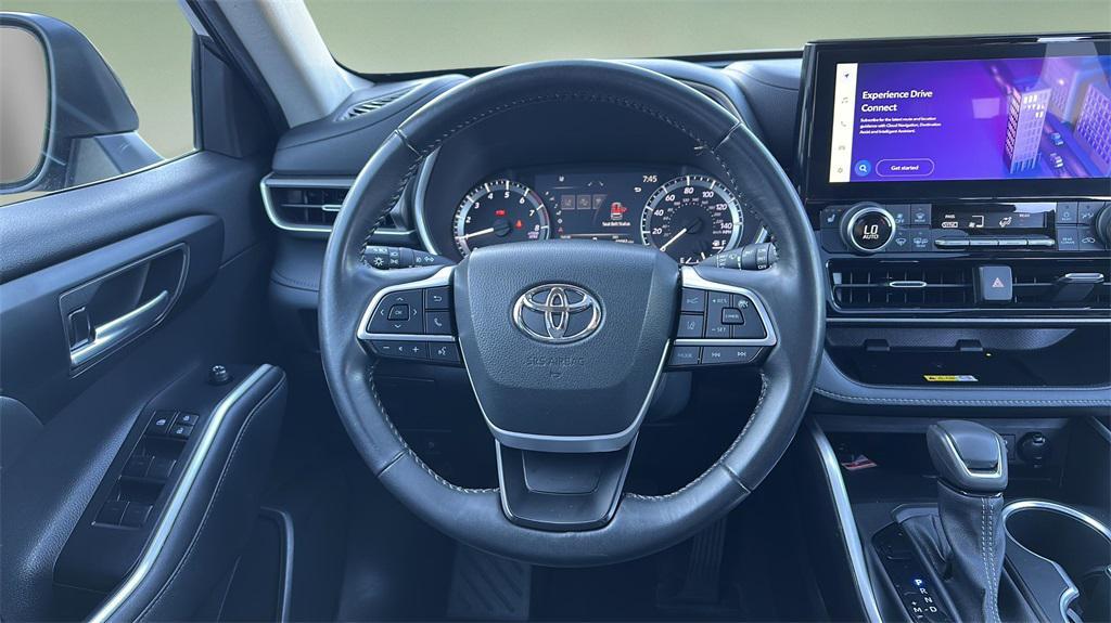used 2023 Toyota Highlander car, priced at $36,999