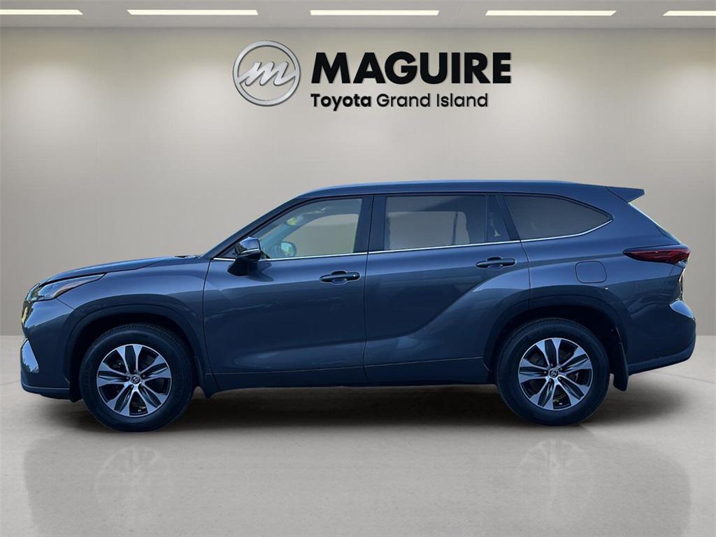 used 2023 Toyota Highlander car, priced at $36,999