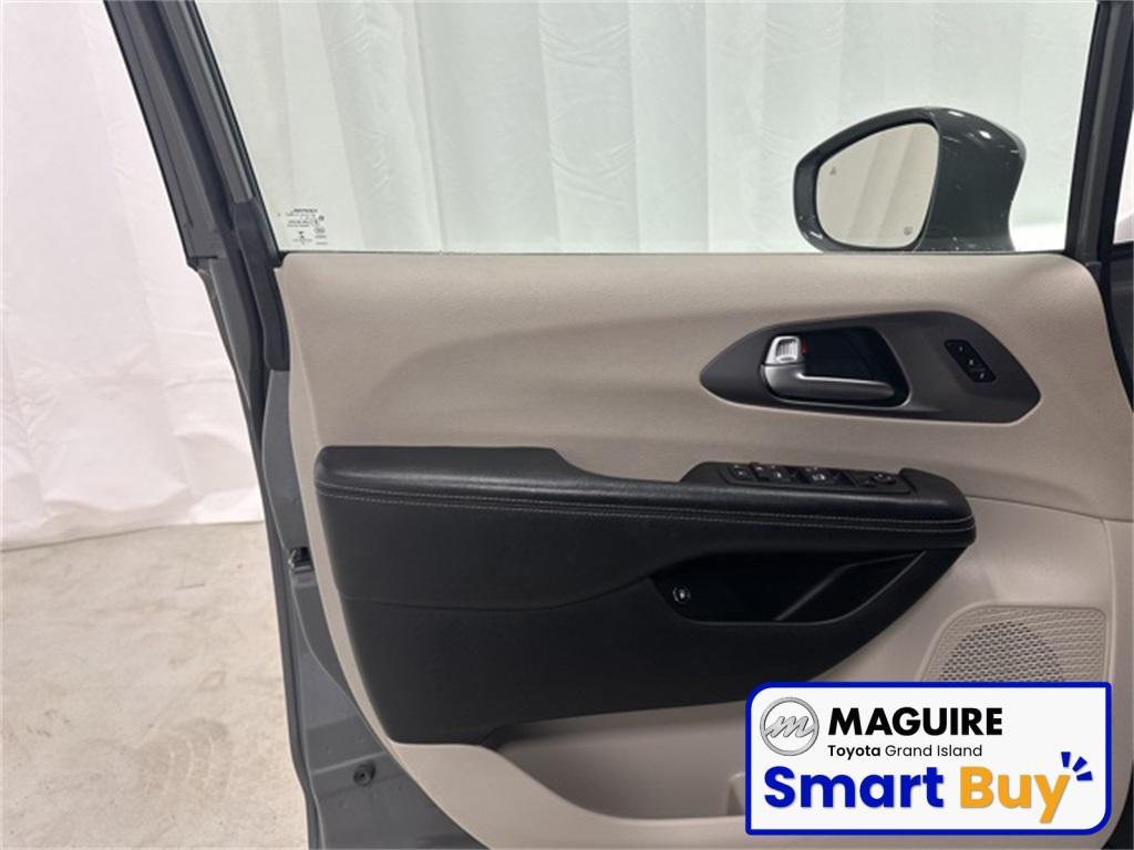 used 2022 Chrysler Pacifica Hybrid car, priced at $20,999