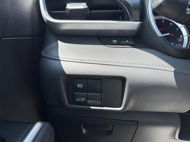 used 2022 Toyota Highlander car, priced at $36,899