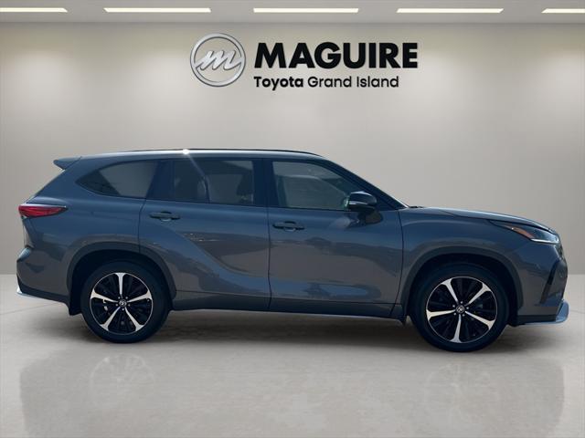 used 2022 Toyota Highlander car, priced at $36,899