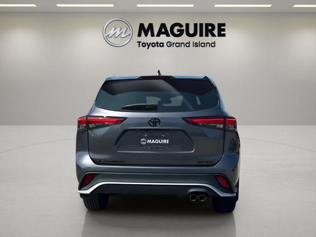 used 2022 Toyota Highlander car, priced at $36,899