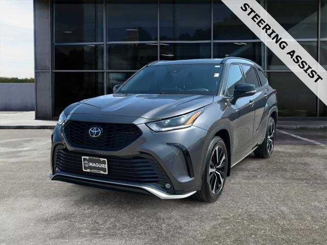 used 2022 Toyota Highlander car, priced at $40,999