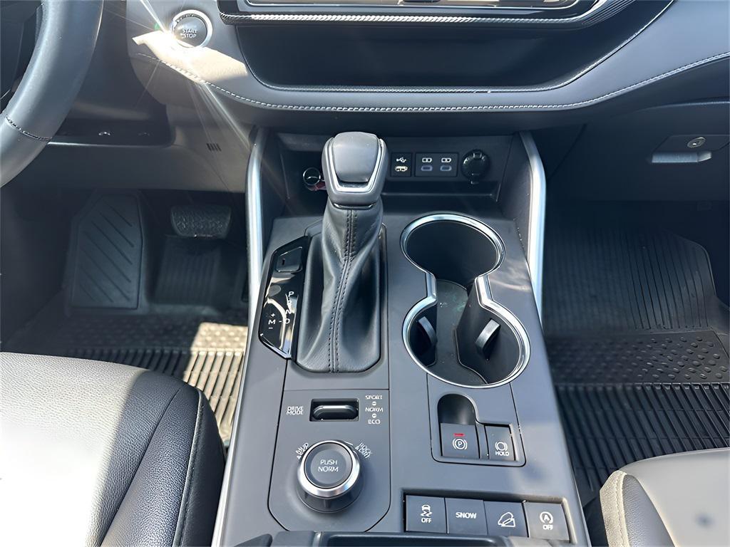 used 2022 Toyota Highlander car, priced at $35,999