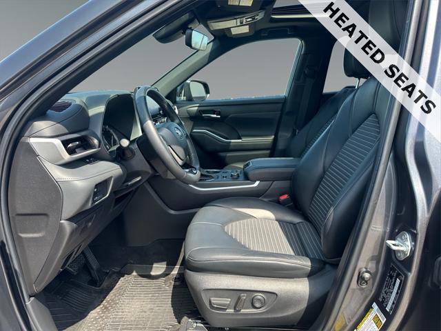 used 2022 Toyota Highlander car, priced at $40,999