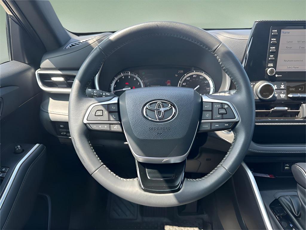 used 2022 Toyota Highlander car, priced at $35,999