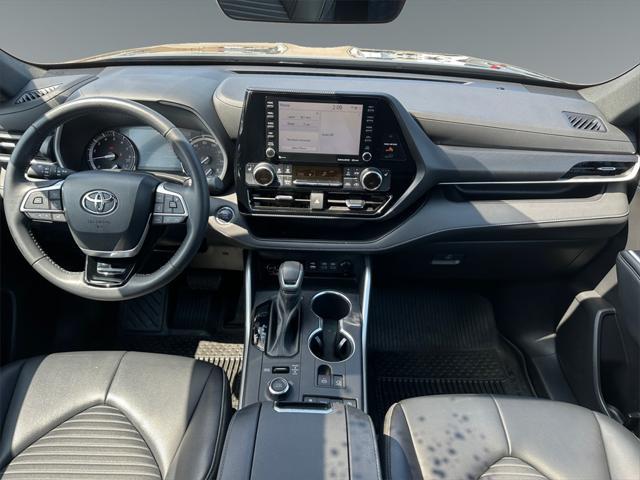 used 2022 Toyota Highlander car, priced at $41,999