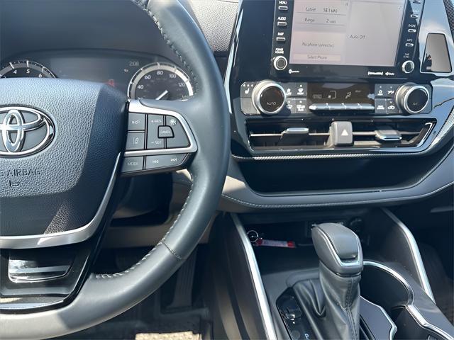 used 2022 Toyota Highlander car, priced at $36,899