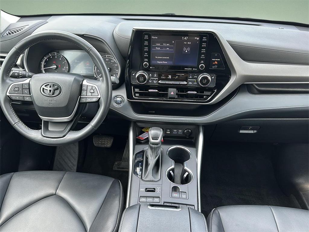 used 2022 Toyota Highlander car, priced at $35,999