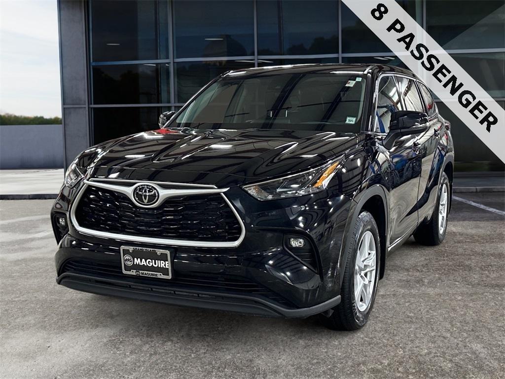 used 2022 Toyota Highlander car, priced at $32,299